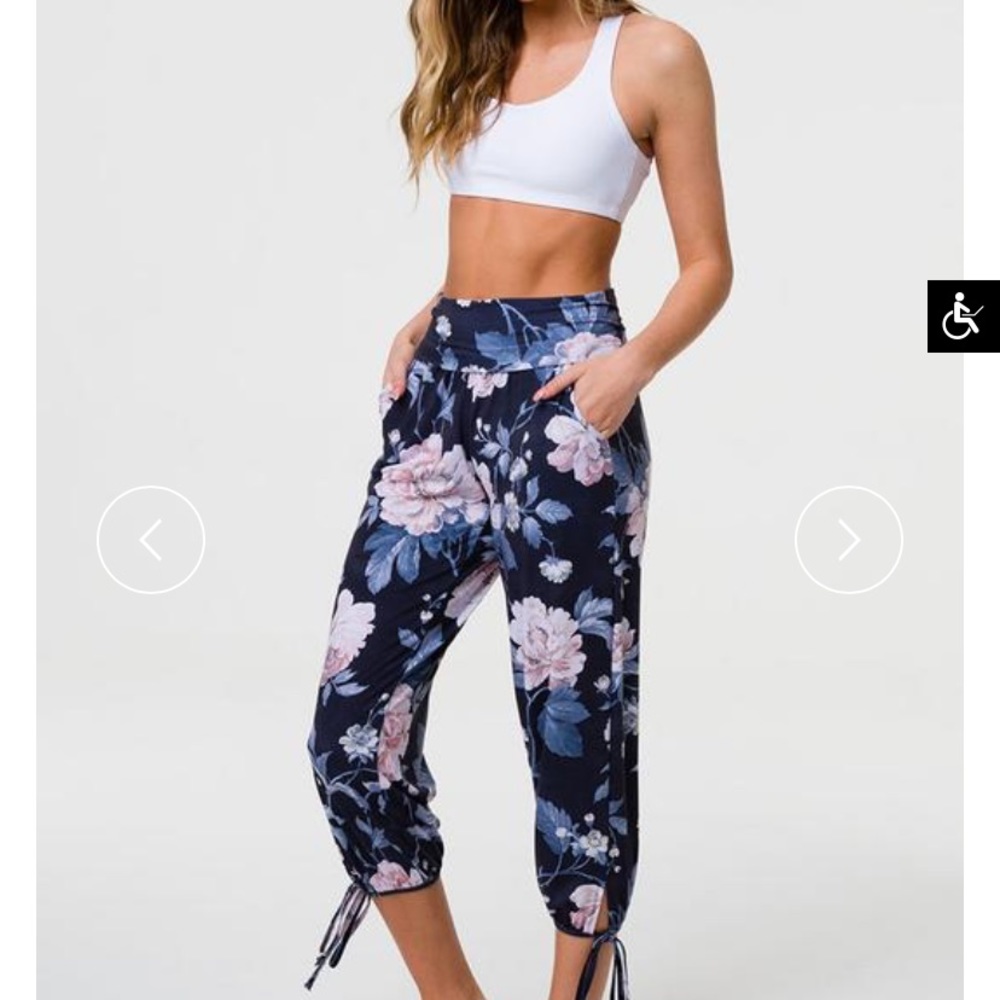 NWT Onzie Gypsy Lounge/Yoga pants. Size SM